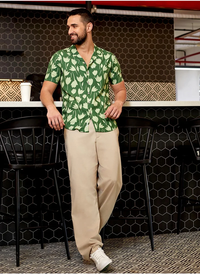Campus Sutra Campus Sutra Men's Green Botanical Block Shirt For Casual Wear | Spread Collar | Short Sleeve | Button Closure | Heavy Rayon Shirts Crafted With Comfort Fit For Everyday Wear