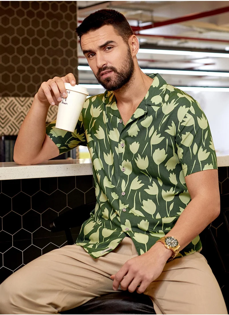 Campus Sutra Campus Sutra Men's Green Botanical Block Shirt For Casual Wear | Spread Collar | Short Sleeve | Button Closure | Heavy Rayon Shirts Crafted With Comfort Fit For Everyday Wear