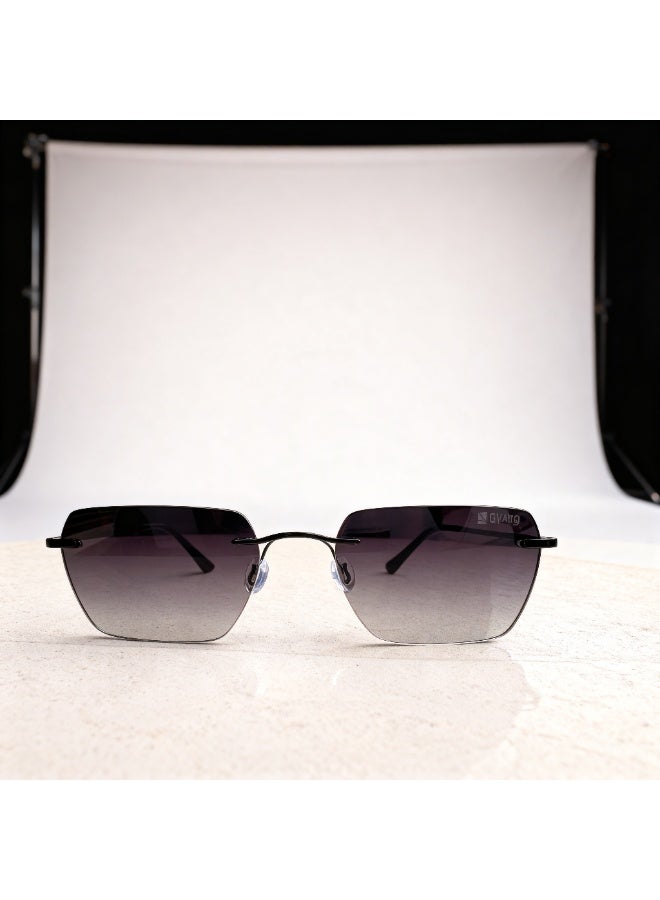 ابينغ ‍‍نظارة شمسية بتصميم عصري من ماركة (aping) بدون إطار (Rimless) بعدسات مربعة أنيقة بلون رمادي متدرج (Gradient) تعطي مظهر فاخر وجذاب. الإطار مصنوع من معدن خفيف باللون الأسود مع ذراع رفيعة لراحة الاستخدام طوال اليوم.  مزودة بأنف سيليكون مريح وقابل للتعديل لثبات مثالي على الوجه. العدسات توفر حماية من أشعة الشمس مع وضوح عالي للرؤية.  تصميم مناسب للرجال والنساء ويكمل الإطلالات الكاجوال والرسمية. - Image 1