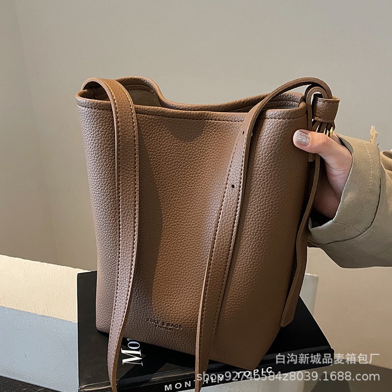 Solid Color Vintage Underarm Bag Women'S New Trendy Fashionable South Korea Bucket Bag Solid Color Large Capacity Commuter Tote Bag - Image 2
