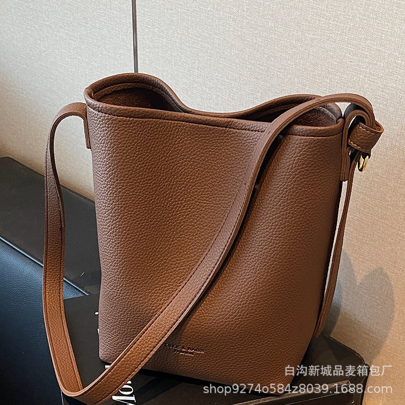 Solid Color Vintage Underarm Bag Women'S New Trendy Fashionable South Korea Bucket Bag Solid Color Large Capacity Commuter Tote Bag - Image 4