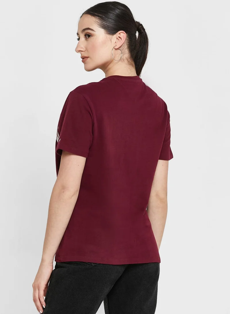 TOMMY JEANS Crew Neck Logo T-Shirt