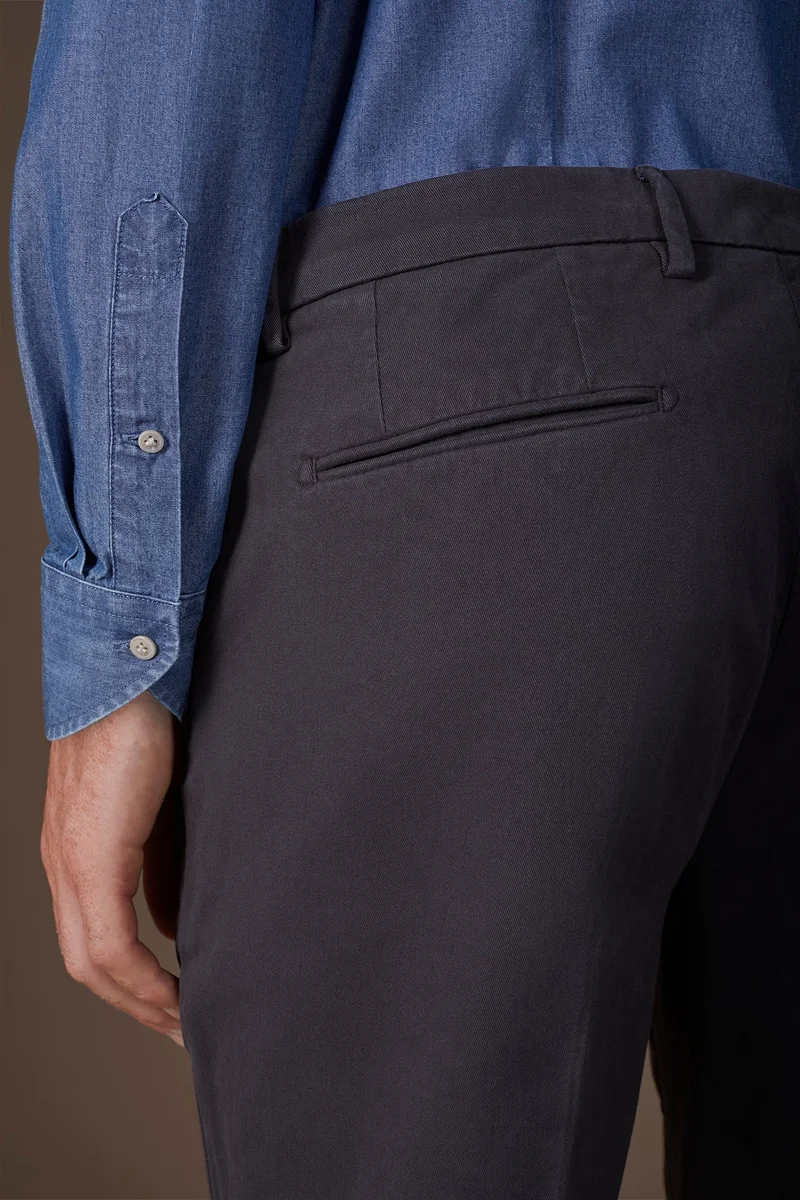 Doppelganger Grey Classic men's chinos in regular fit with stretch twill construction - Anthracite for Men | Best Price UAE