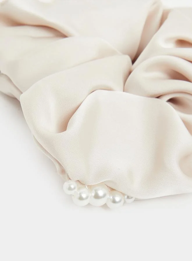 Styli Faux Pearl Embellished Scrunchie