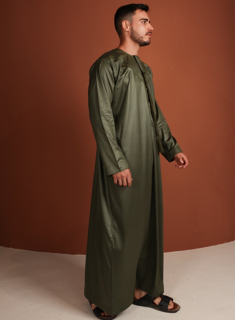 Yigo by Mariam Kandhoura Samir – Rich Olive Green Emirati Kandhoura – Soft Cotton Blend | Elegant & Breathable Traditional Wear  - Image 3
