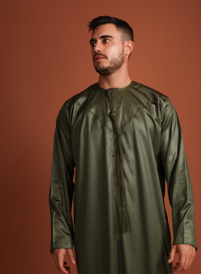 Yigo by Mariam Kandhoura Samir – Rich Olive Green Emirati Kandhoura – Soft Cotton Blend | Elegant & Breathable Traditional Wear  - Image 2