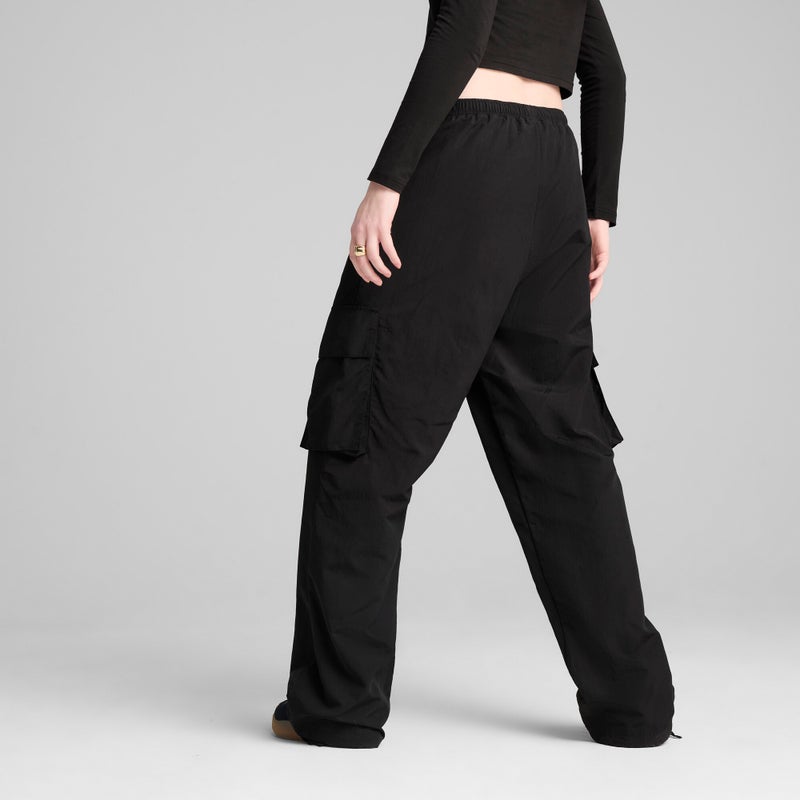 بوما بنطال كارجو منسوج وفضفاض للنساء من تشكيلة WARDROBE ESS - Image 4