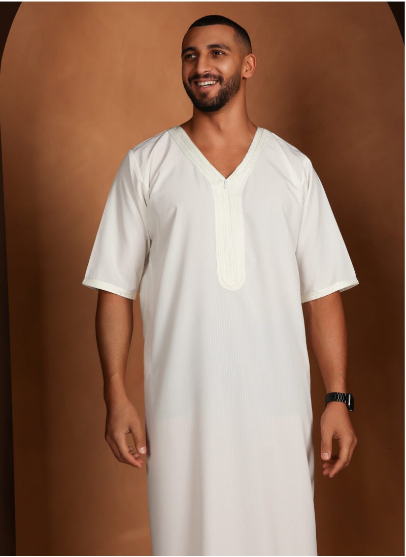 Yigo by Mariam Qamis Elias – Men’s Short-Sleeve Qamis Elias – Pure White with Minimalist Embroidery | Emirati Thobes  - Image 1
