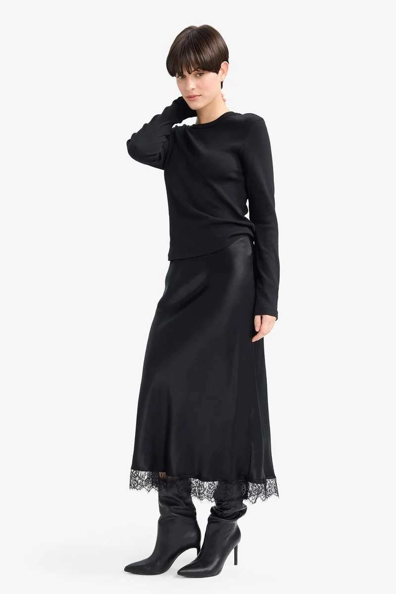ديفاكتو A Cut Satin Normal Waist Midi Skirt