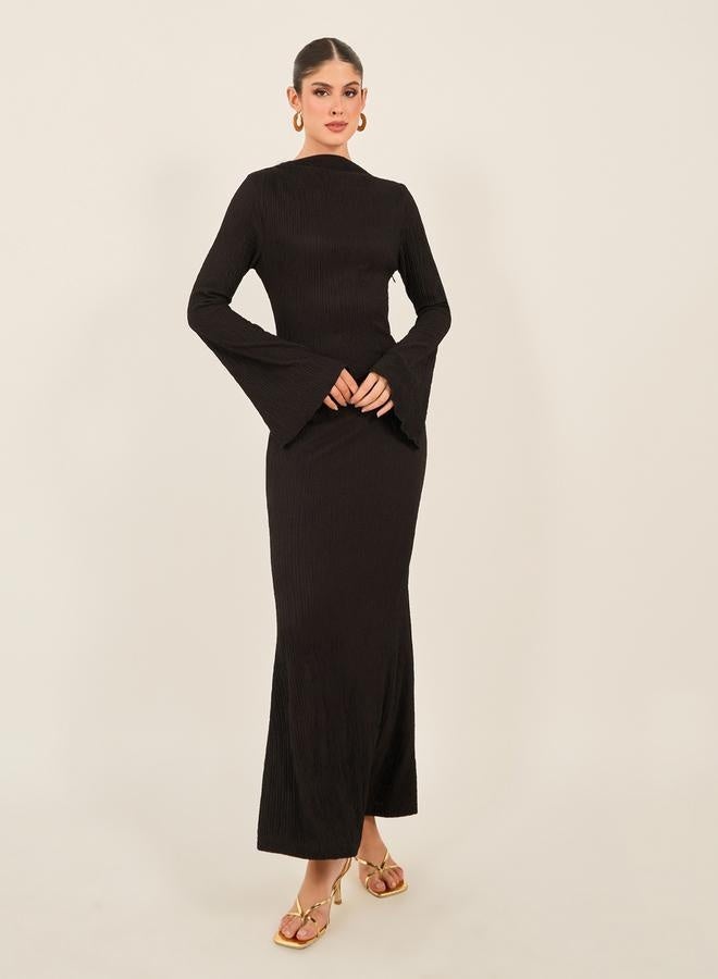 Styli Textured Boat Neck Mermaid Hem Maxi Dress  - Image 3