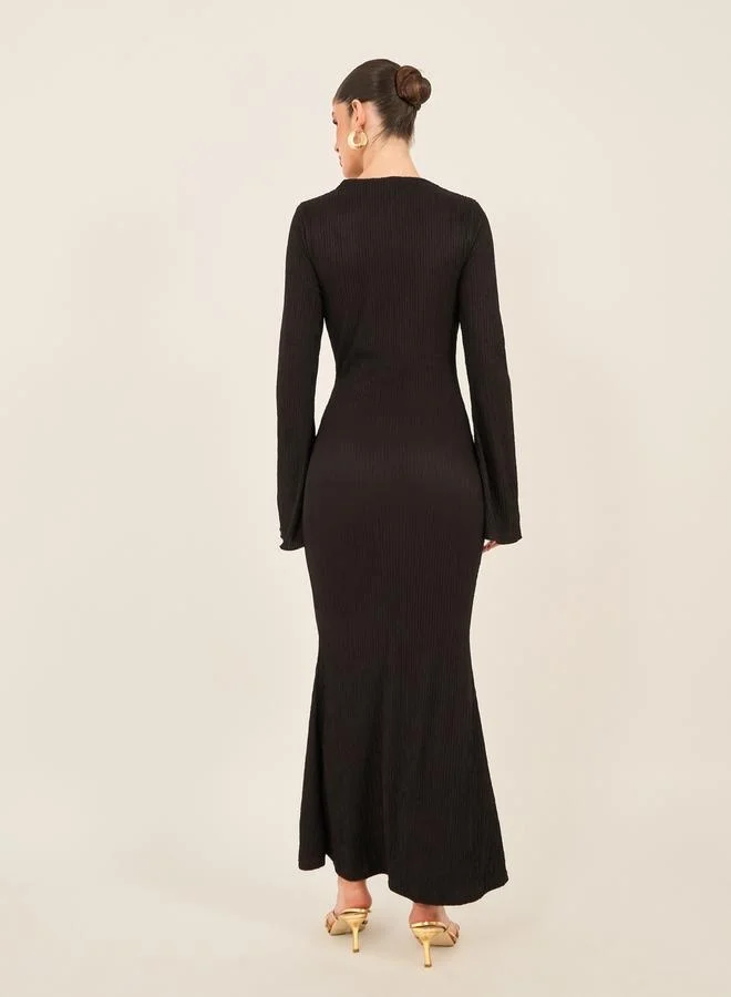 Styli Textured Boat Neck Mermaid Hem Maxi Dress