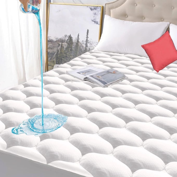 TWIN SIZE QUILTED FITTED WATERPROOF MATTRESS PAD PREMIUM HOLLOW MATERIAL FILLING MATTRESS PROTECTOR BREATHABLE QUIET COOLING MACHINEWASHABLE MATTRESS COVER WITH 21 DEEP POCKET