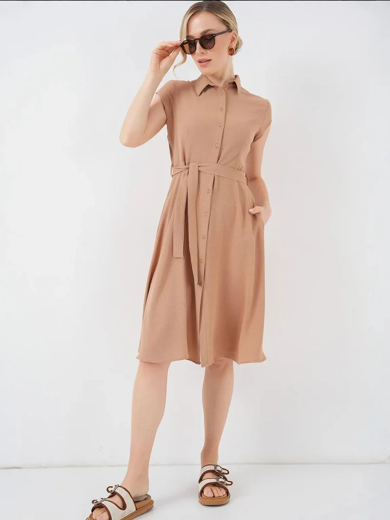 بيغ دارت فستان ميدي بقصة حرف  وياقة بأزرار وتفاصيل ربط