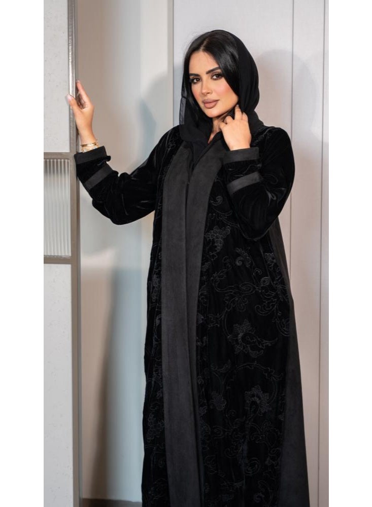 عباية مخمل مطرزة سوداء - Image 1