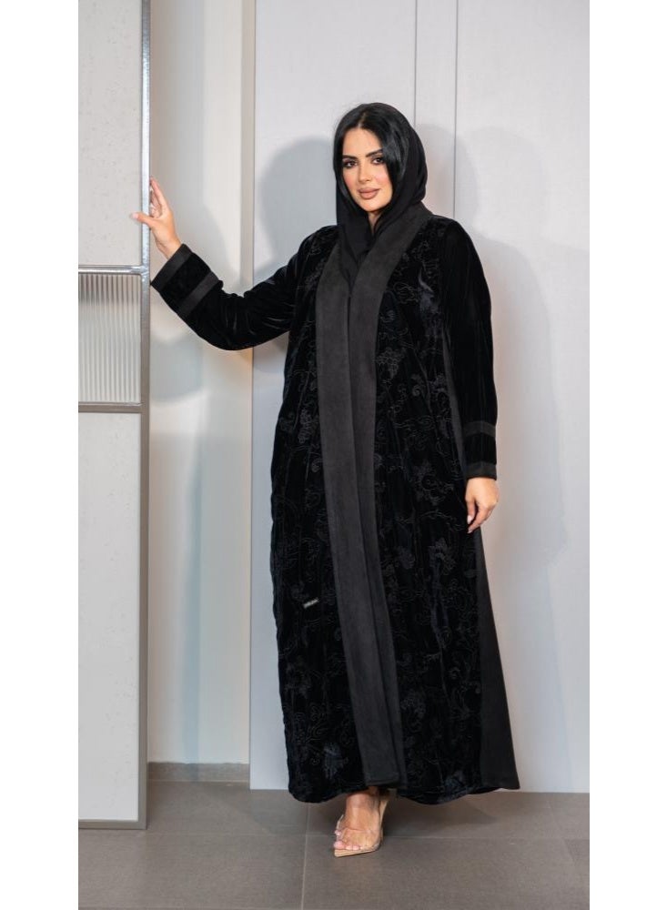 عباية مخمل مطرزة سوداء - Image 2