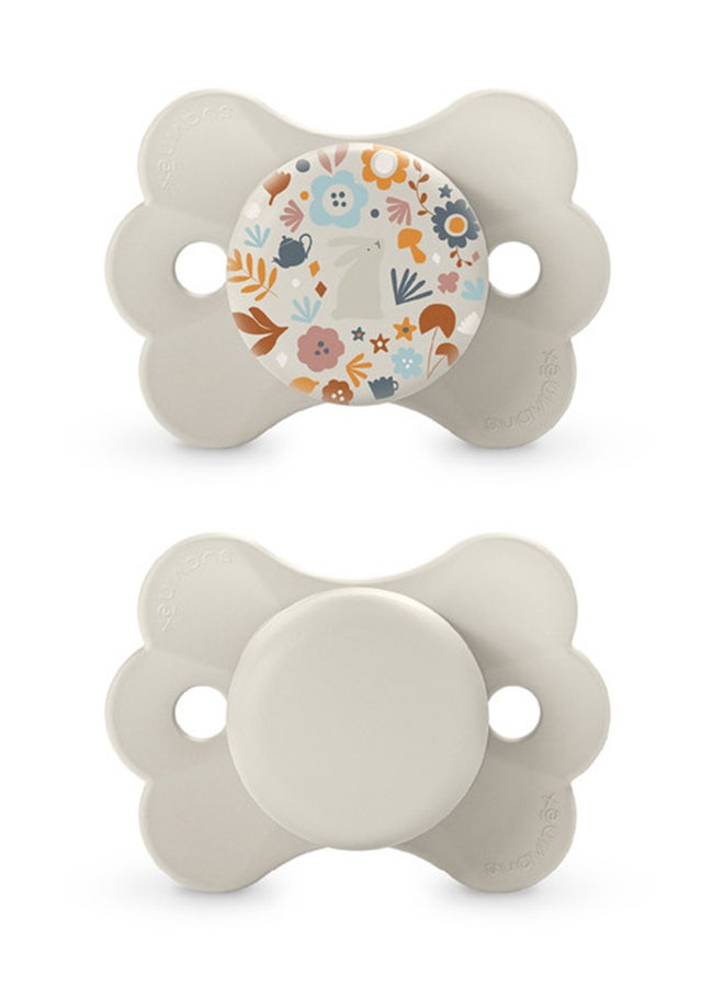 SUAVINEX سكس برو مصاصة بيبي على شكل فراشة فائقة النعومة للأطفال من 0-6 أشهر بحلمة سيليكونية حلمة فسيولوجية آمنة للطفل عبوة من 2 - بيج - Image 1