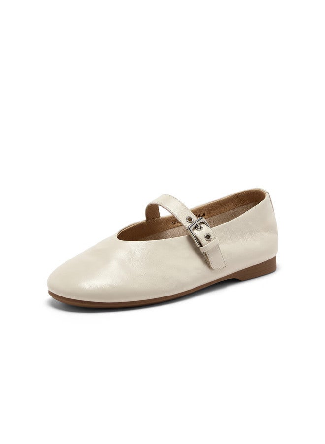 Bata أحذية دمى منخفضة الكعب من جلد الخروف للنساء من باتا، تصميم ماري جين، لون أبيض كريمي، مقاس 35 - Image 1