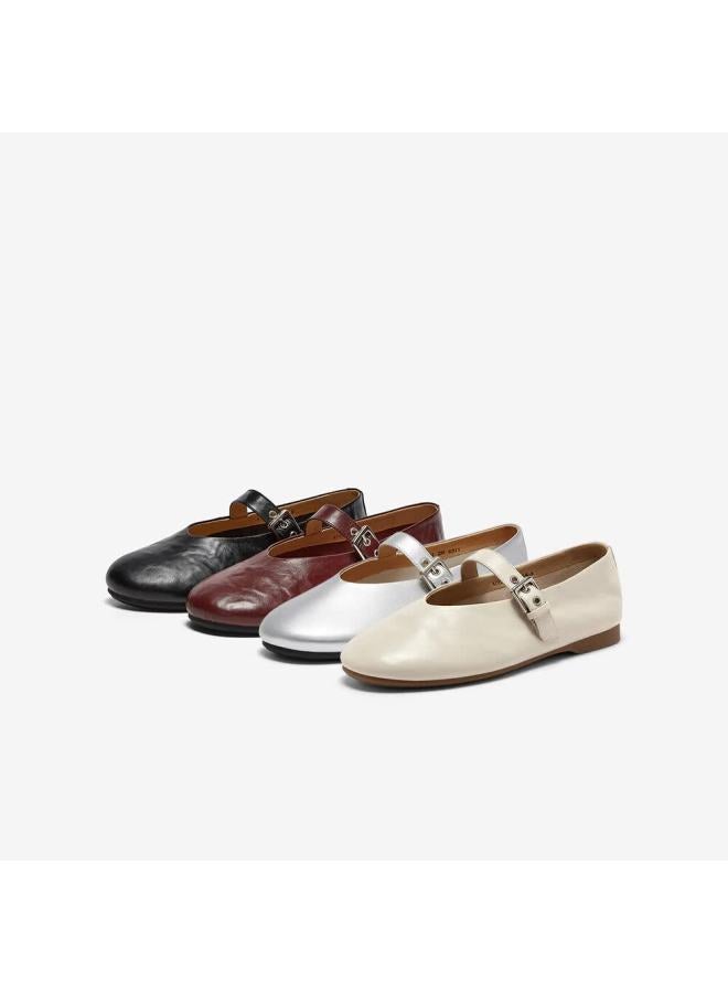 Bata أحذية دمى منخفضة الكعب من جلد الخروف للنساء من باتا، تصميم ماري جين، لون أبيض كريمي، مقاس 35 - Image 5