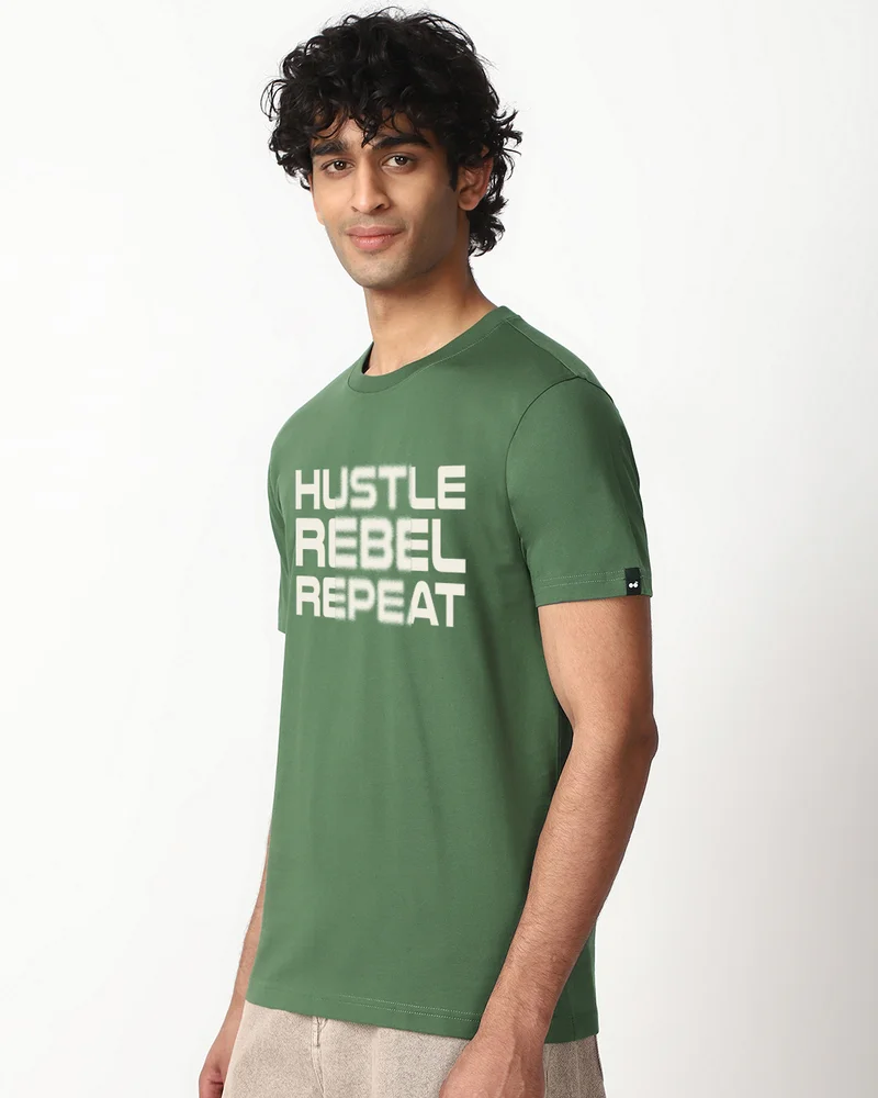 بيواكوف تيشيرت رجالي بطبعة هستل ريبيل ريبيت باللون الأخضر