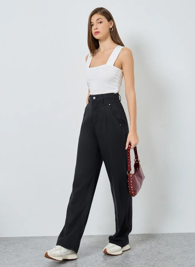 ستايلي جينز بأرجل واسعة بخصر مرتفع