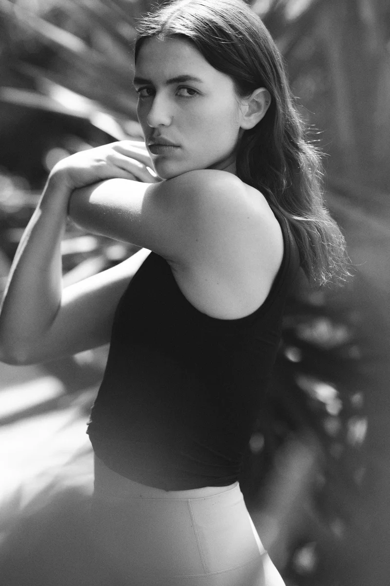 اتش اند ام بلوزة بتفاصيل ملفوفة