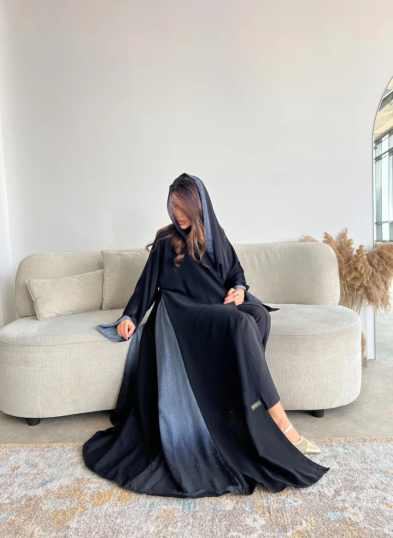 عبايات لوسين عباية كريب ملكي سوداء بجوانب وأكمام أومبري رمادي