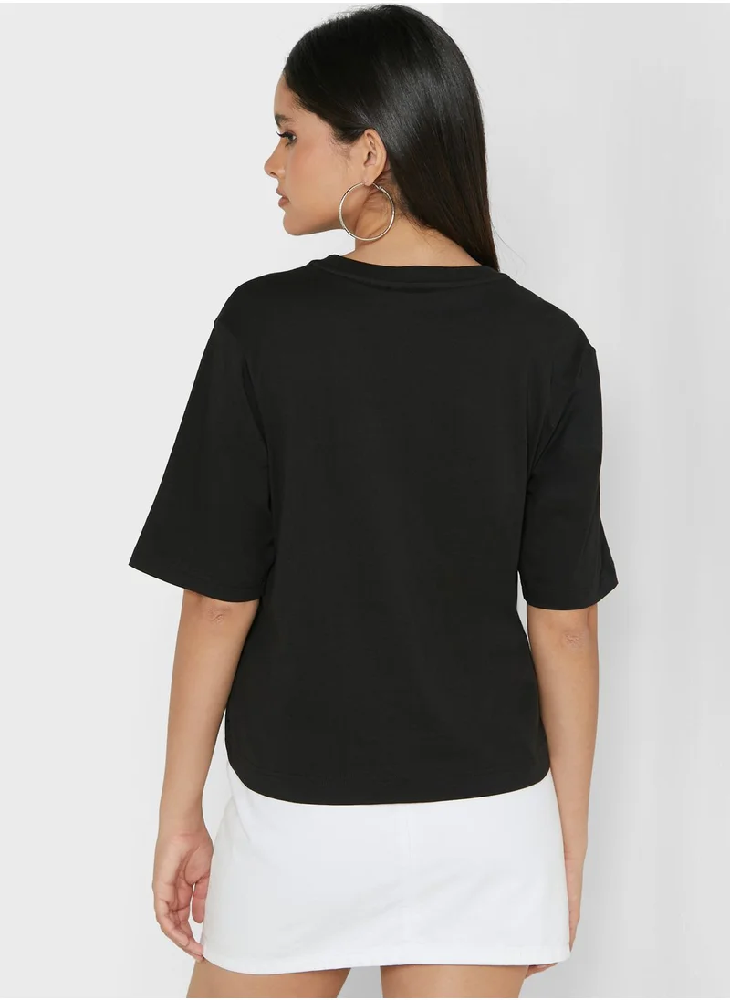 CALVIN KLEIN Round Neck Logo T-Shirt