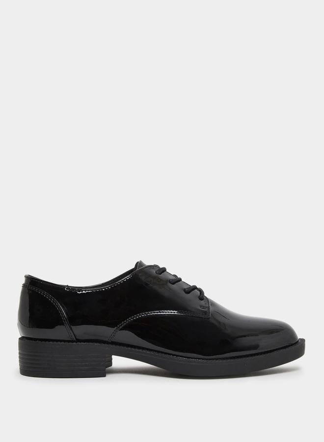 ستايلي حذاء اكسفورد بجلد صناعي وتفاصيل لامعة - Image 1