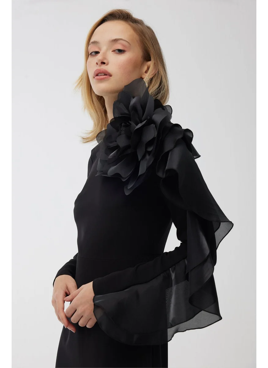 مانوكا Organza Detailed Evening Dress - Black with Brooch