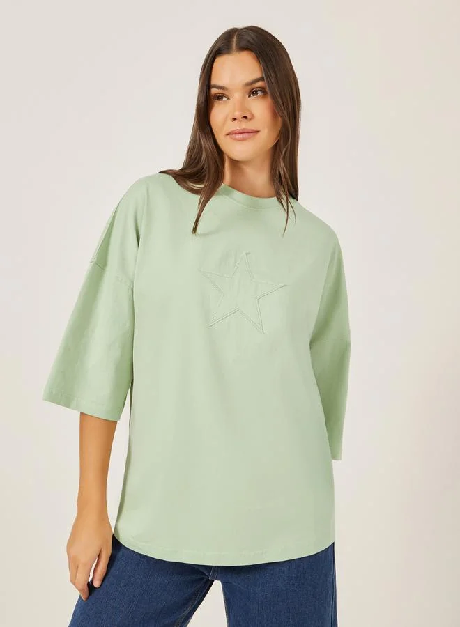 Styli Styli Green Star Applique Oversized Longline T-Shirt