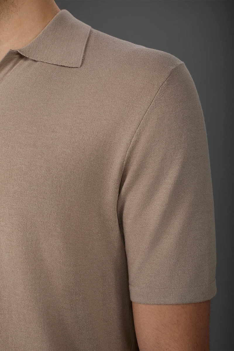 Doppelganger Beige Men's 100% cotton crepe short-sleeved knitted polo shirt with derby collar - Sand for Men | Best Price UAE