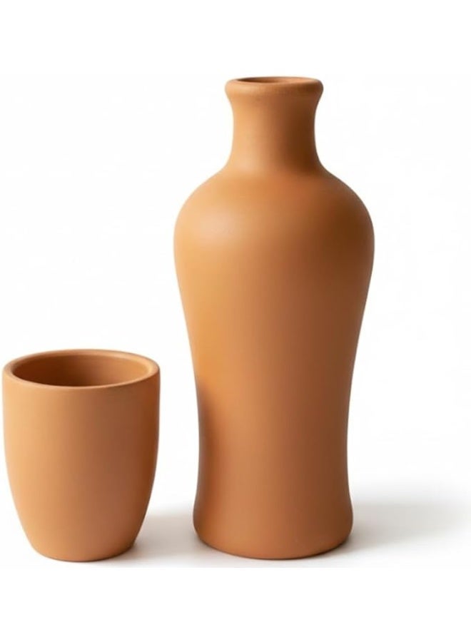 طقم زجاجة ماء تقليدية مصنوعة يدويًا من الفخار مع كوب، يتضمن إبريق ماتكا بسعة 1.2 لتر وكوب بسعة 300 مل (عبوة من 1)، مصنوع من الفخار الطبيعي لحفظ الماء البارد - Image 1