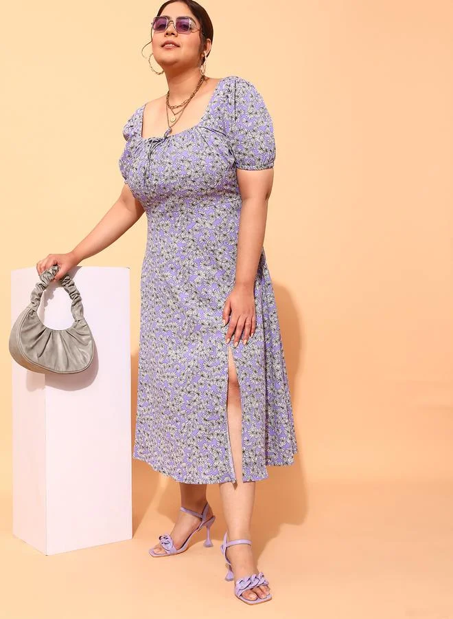 STREET 9 فستان ميدي - بياقة مربعة وطبعات زهور مقاس كبير من ستريت