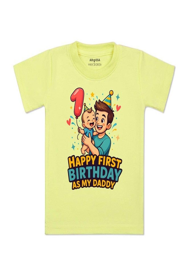أرفيسا تيشيرت ARVESA Happy First Birthday As My Daddy TS-1834 للأطفال من الجنسين، بأكمام نصفية ورقبة دائرية، متوفر باللون الأصفر. مناسب للأطفال من عمر شهر إلى 6 سنوات. - Image 1