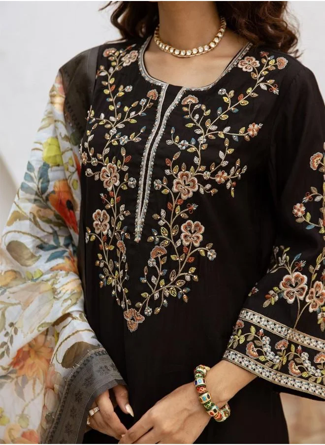 آي شين Embroidered Women Black Muslin Kurta Set with Embroidered pattern Tunic and Palazzo features a Round neckline and Three-Fourth Sleeve secured with Elastic closure and styled in Straight Fit ideal for Festive moments — designed to make heads turn.