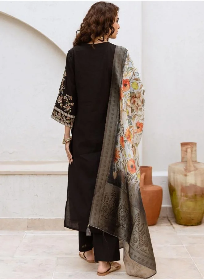 آي شين Embroidered Women Black Muslin Kurta Set with Embroidered pattern Tunic and Palazzo features a Round neckline and Three-Fourth Sleeve secured with Elastic closure and styled in Straight Fit ideal for Festive moments — designed to make heads turn.
