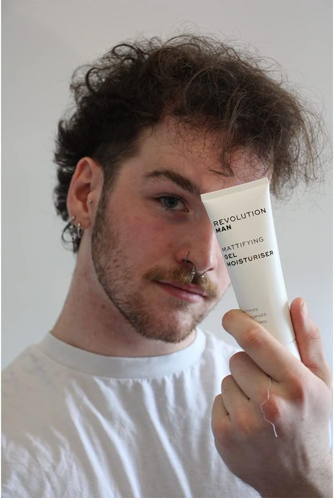 Revolution Man Mattifying Gel Moisturiser Lightweight Gel Formula Reduces Pores Prevents Breakouts Contains Hyaluronic Acid Niacinamide 75ml - Image 5