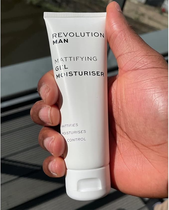 Revolution Man Mattifying Gel Moisturiser Lightweight Gel Formula Reduces Pores Prevents Breakouts Contains Hyaluronic Acid Niacinamide 75ml - Image 4