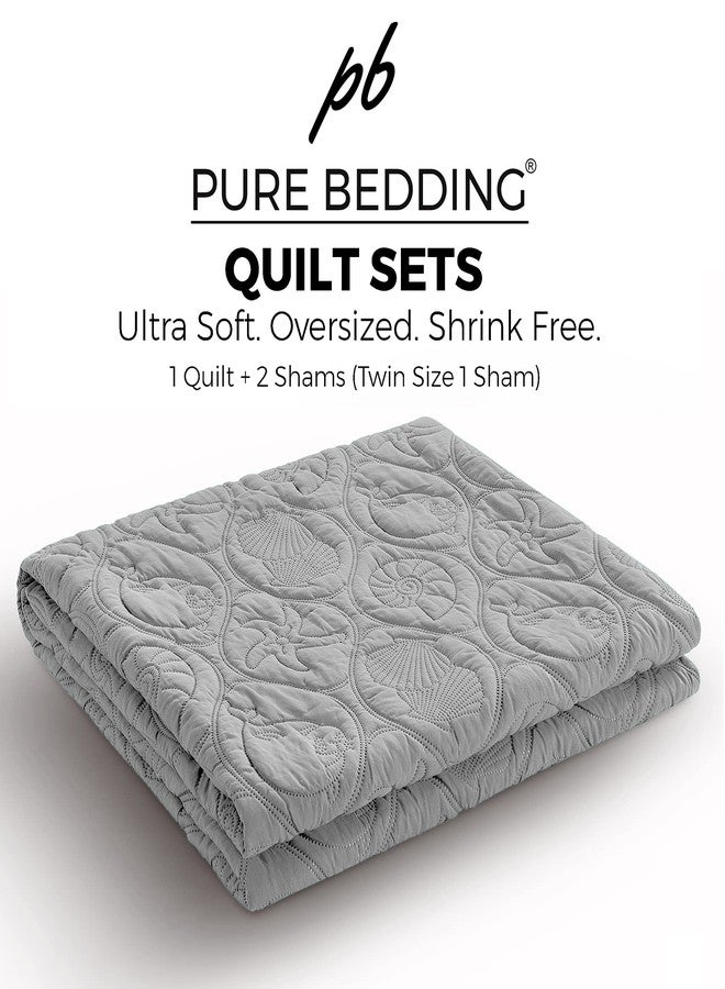 Pure Bedding طقم لحاف بيور بيدينج، مقاس كينج/كاليفورنيا كينج، لون رمادي فاتح - غطاء سرير كبير الحجم - غطاء من الألياف الدقيقة - يتضمن لحافًا واحدًا و2 غطاء وسادة، بنقشة نجمة المحيط - Image 2
