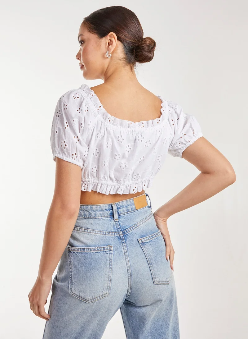 بينك فانيلا بلوزة بأكمام منفوشة وتفاصيل مطرزة ورباط