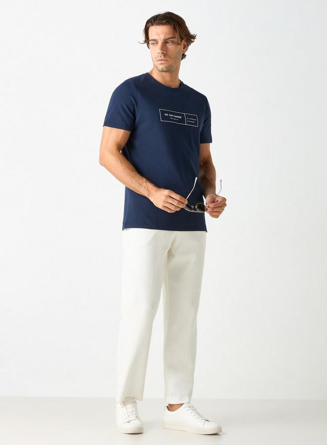 ايكونيك تيشيرت بياقة ضيّقة وأكمام قصيرة وطبعات تايبوجرافيك من آيكونيك - Image 2