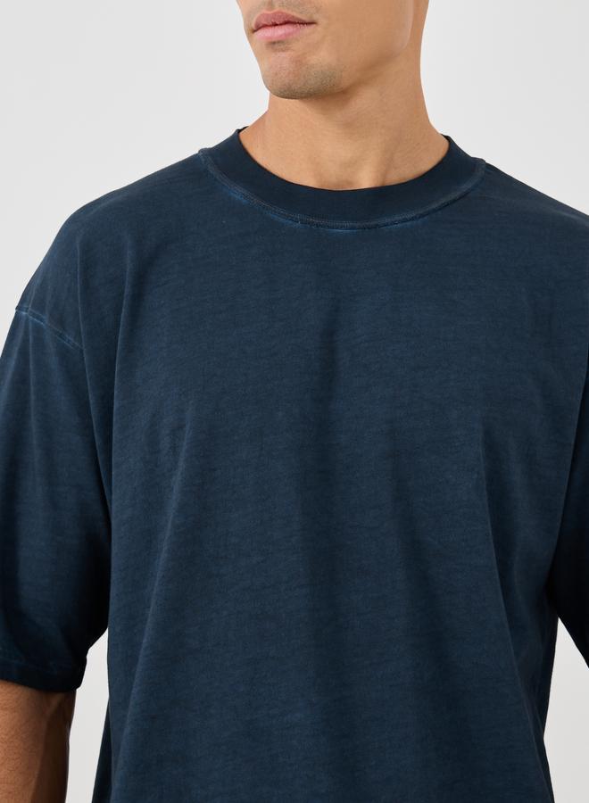 ستايلي تيشيرت بنسيج جيرسي مع تفاصيل مشطوفة - Image 3