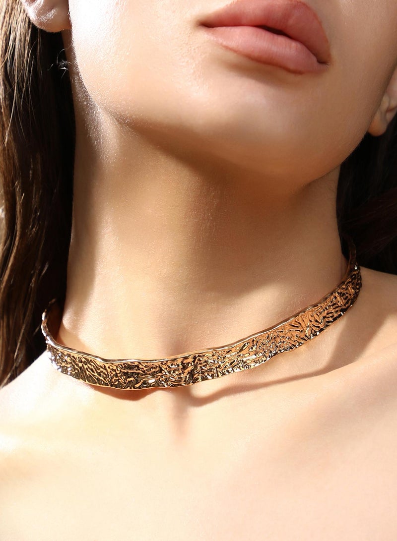 SOHI Textured Collar Necklace - Image 3