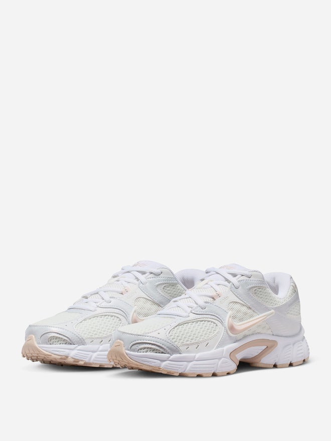Nike V5 RNR Shoes - Image 1