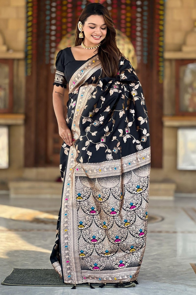SGF11 Women's Kanjivaram Pure Soft Silk Handloom Saree Pure Golden Zari With Blouse Piece (Rich Black) - Image 5