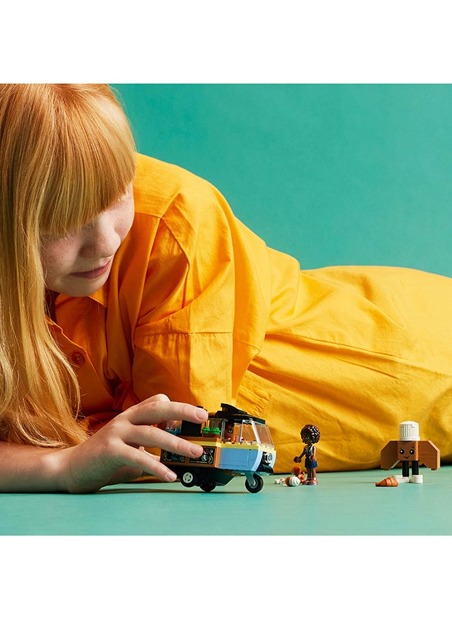 LEGO عربة طعام مخبز متنقلة للأصدقاء، مجموعة ألعاب للطبخ، فكرة هدية للأطفال، البنات والأولاد بعمر 6 سنوات وما فوق، علب و جولز دمى صغيرة، شخصية الكلب آيرا (125 قطعة) 42606  - Image 3