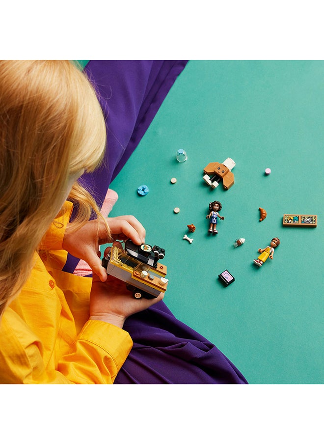 LEGO عربة طعام مخبز متنقلة للأصدقاء، مجموعة ألعاب للطبخ، فكرة هدية للأطفال، البنات والأولاد بعمر 6 سنوات وما فوق، علب و جولز دمى صغيرة، شخصية الكلب آيرا (125 قطعة) 42606  - Image 4