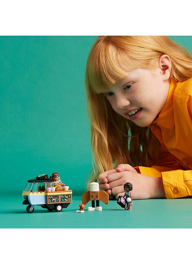 LEGO عربة طعام مخبز متنقلة للأصدقاء، مجموعة ألعاب للطبخ، فكرة هدية للأطفال، البنات والأولاد بعمر 6 سنوات وما فوق، علب و جولز دمى صغيرة، شخصية الكلب آيرا (125 قطعة) 42606  - Image 5