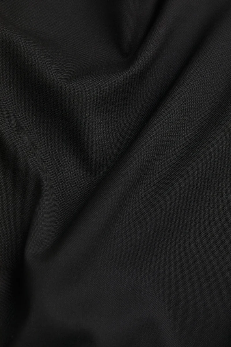 اتش اند ام تنورة قصيرة