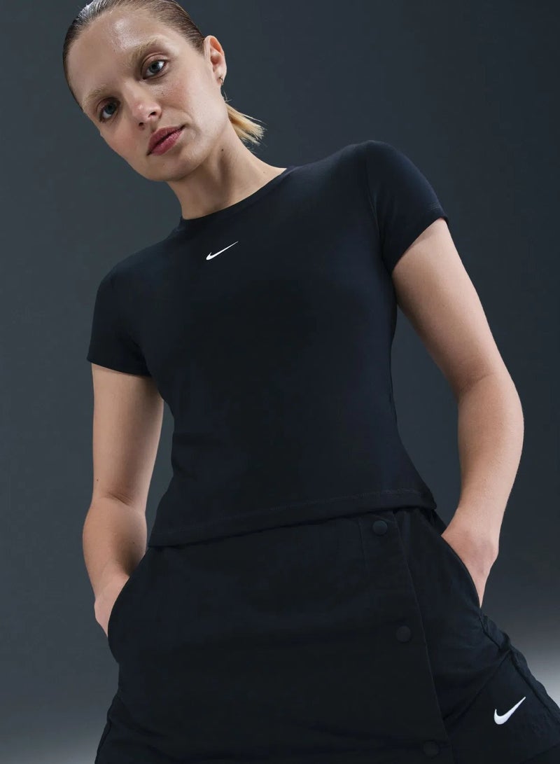 Nike Sportswear Crop Women's Black T-Shirt - Image 4